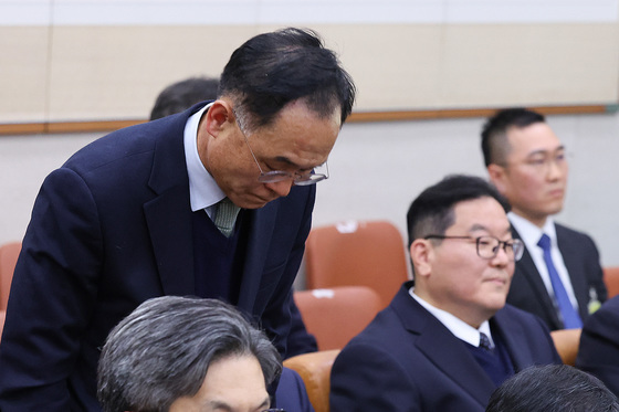 국조특위 출석한 강백신·엄희준