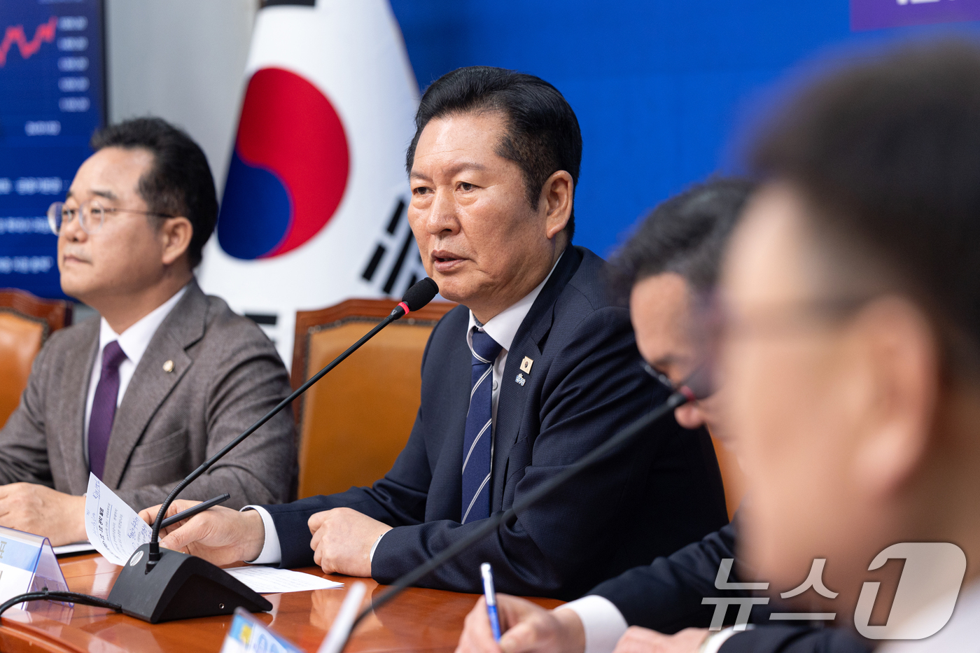 (서울=뉴스1) 이승배 기자 = 정청래 더불어민주당 대표가 7일 서울 여의도 국회에서 열린 착!붙 공약 프로젝트 2호·3호 공약 발표에서 모두발언하고 있다. 2026.4.7/뉴스1 …