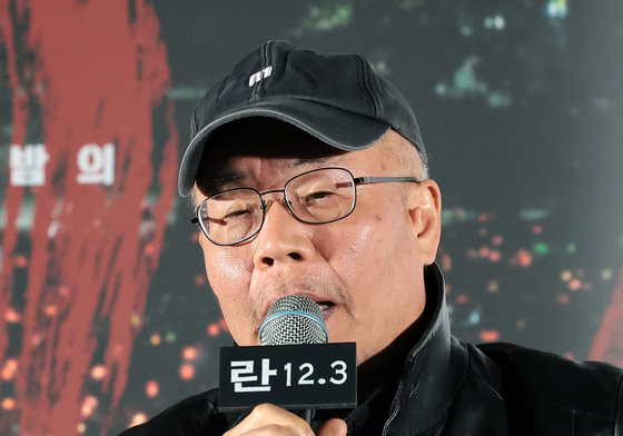 '란 12.3' 메가폰 잡은 이명세 감독