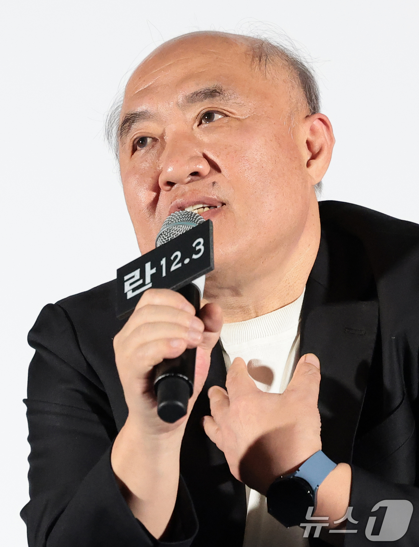 (서울=뉴스1) 권현진 기자 = 조성우 음악감독이 7일 서울 용산구 CGV용산아이파크몰에서 열린 영화 ‘란 12.3’ 언론시사회 및 기자간담회에서 취재진 질문에 답하고 있다.‘란 …