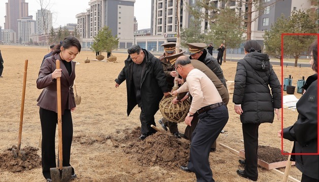 北 최선희, 식수행사서 '무스너클' 포착…제재 속 명품 소비 반복 노출
