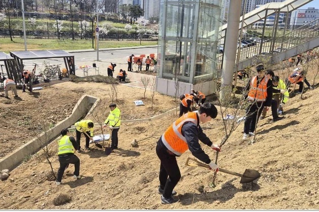 도공 수도권본부, 식목일 '탄소중립 실천' 나무심기 행사 개최