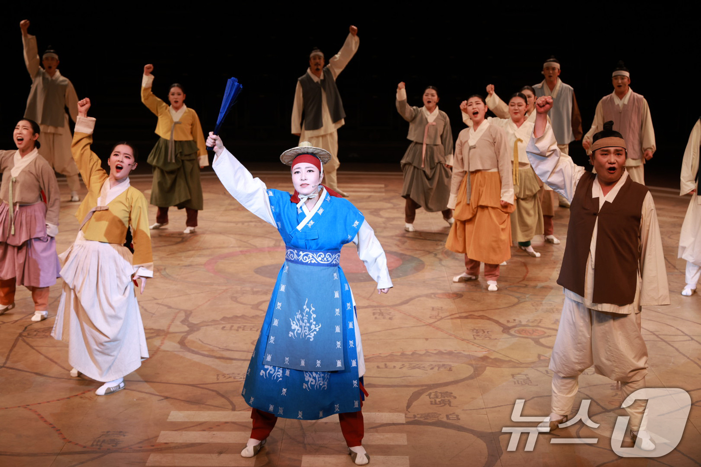 (광주=뉴스1) 김태성 기자 = 7일 광주 동구 국립아시아문화전당 예술극장 극장1에서 마당놀이 ‘홍길동이 온다’ 시연회가 열리고 있다. 이번 공연은 서자 신분으로 태어난 홍길동이 …