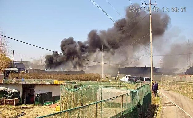 시흥 과림동 공장 창고서 불…20여 분 만에 진화(종합)