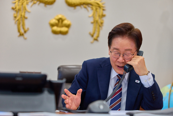 태국 총리와 전화 통화하는 이재명 대통령