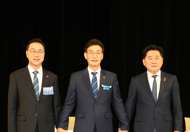 기념 촬영하는 민주당 제주도지사 경선 후보들