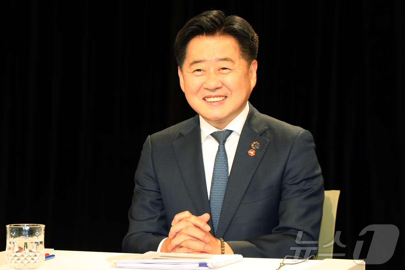 (제주=뉴스1) 오미란 기자 = 오영훈 더불어민주당 제주도지사 예비후보가 7일 오후 제주시 KBS제주방송총국 공개홀에서 열린 더불어민주당 제주도지사 본경선 후보자 합동 토론회에서 …