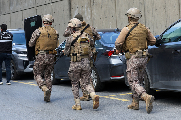 이스탄불 이스라엘 영사관 근처 대낮 총격전…용의자·경찰 사상