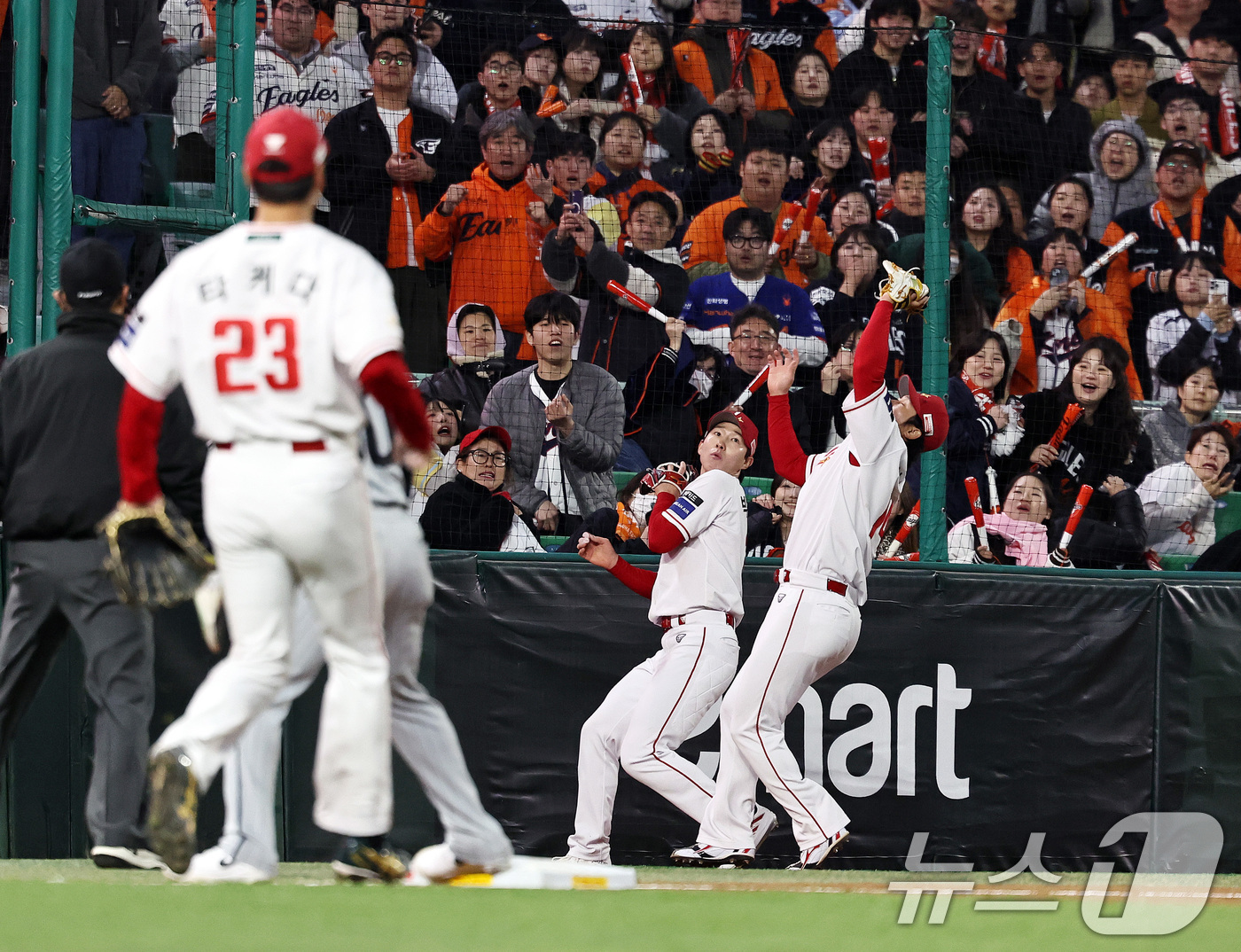 (인천=뉴스1) 구윤성 기자 = 7일 오후 인천 미추홀구 SSG랜더스필드에서 열린 프로야구 '2026 신한 SOL KBO리그' SSG 랜더스와 한화 이글스의 경기, 3회초 한화 공 …