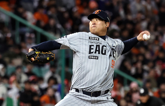 류현진, 최고령·최소경기 1500탈삼진…미일 통산 200승 '-4'(종합)