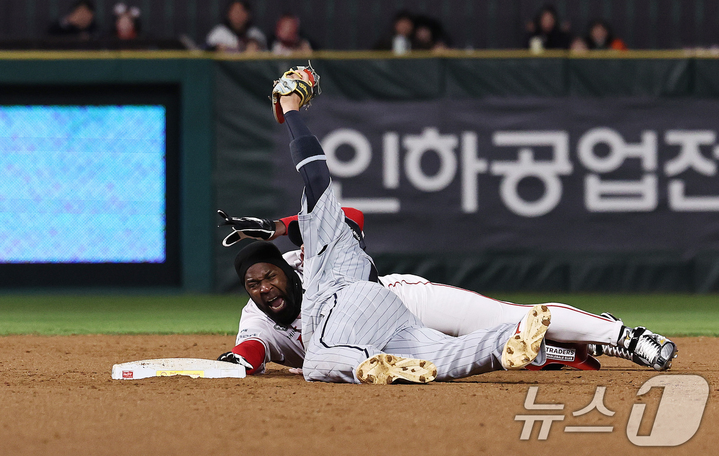 (인천=뉴스1) 구윤성 기자 = 7일 오후 인천 미추홀구 SSG랜더스필드에서 열린 프로야구 '2026 신한 SOL KBO리그' SSG 랜더스와 한화 이글스의 경기, 3회말 SSG …