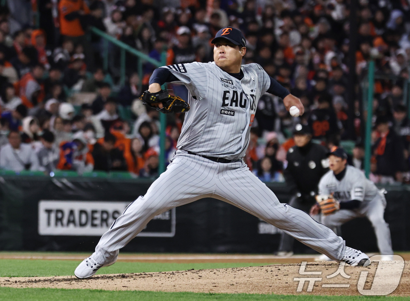 (인천=뉴스1) 구윤성 기자 = 7일 오후 인천 미추홀구 SSG랜더스필드에서 열린 프로야구 '2026 신한 SOL KBO리그' SSG 랜더스와 한화 이글스의 경기, 한화 선발투수 …