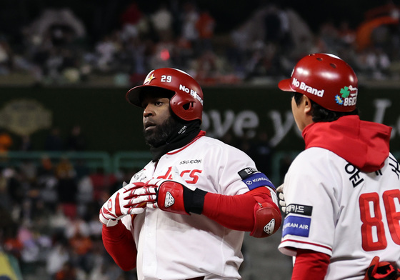 안타 친 SSG 에레디아