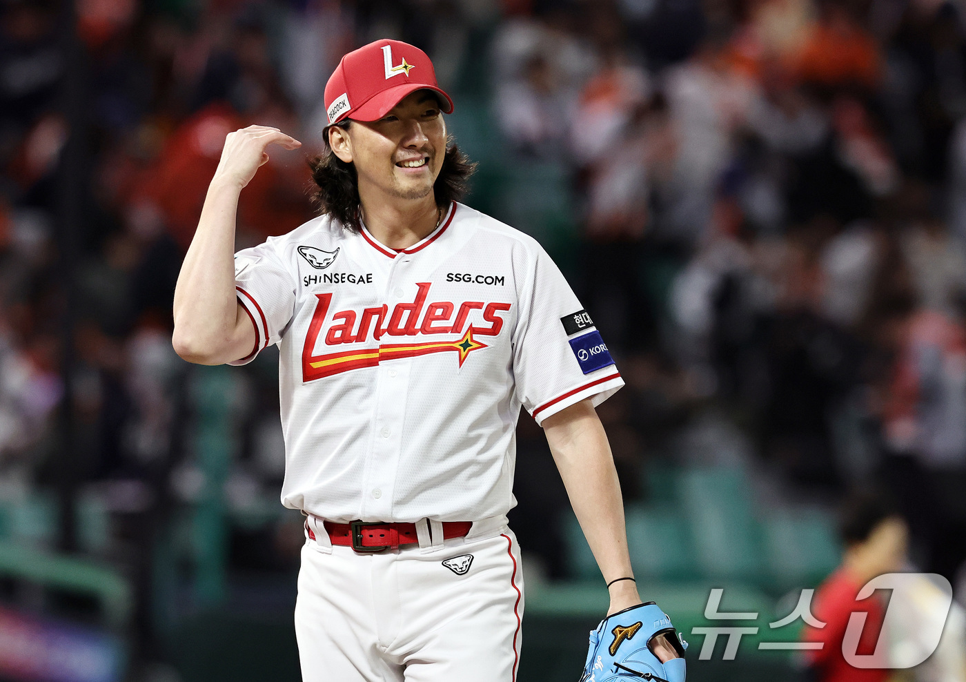 (인천=뉴스1) 구윤성 기자 = 7일 오후 인천 미추홀구 SSG랜더스필드에서 열린 프로야구 '2026 신한 SOL KBO리그' SSG 랜더스와 한화 이글스의 경기, 5회초 등판한 …