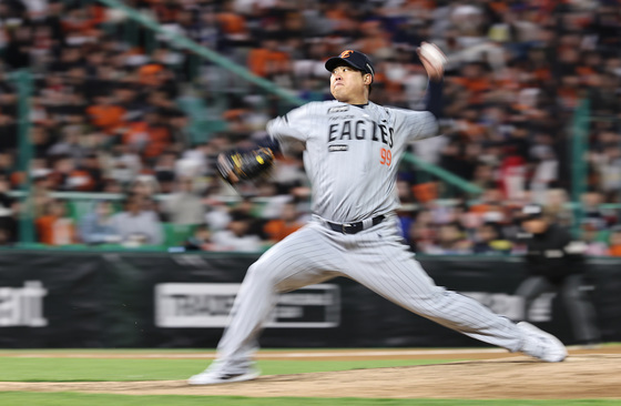 역투하는 류현진