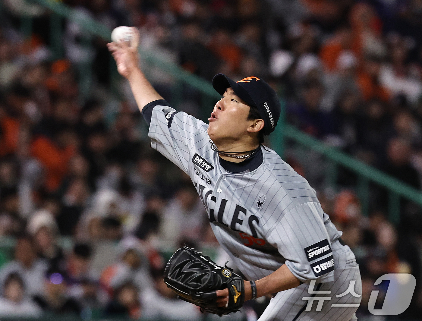 (인천=뉴스1) 구윤성 기자 = 7일 오후 인천 미추홀구 SSG랜더스필드에서 열린 프로야구 '2026 신한 SOL KBO리그' SSG 랜더스와 한화 이글스의 경기, 7회말 등판한 …