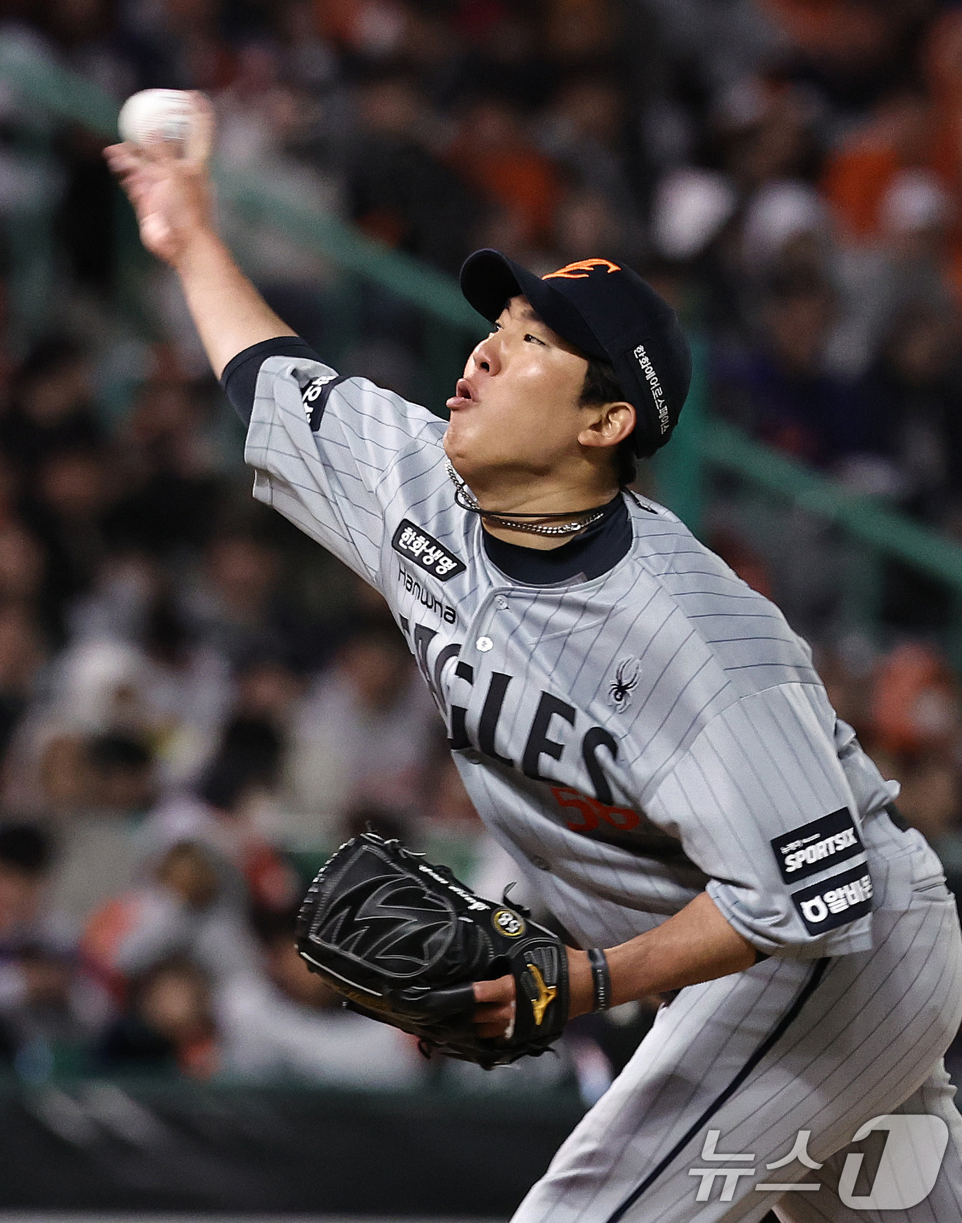 (인천=뉴스1) 구윤성 기자 = 7일 오후 인천 미추홀구 SSG랜더스필드에서 열린 프로야구 '2026 신한 SOL KBO리그' SSG 랜더스와 한화 이글스의 경기, 7회말 등판한 …