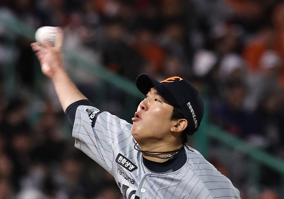 역투하는 박상원