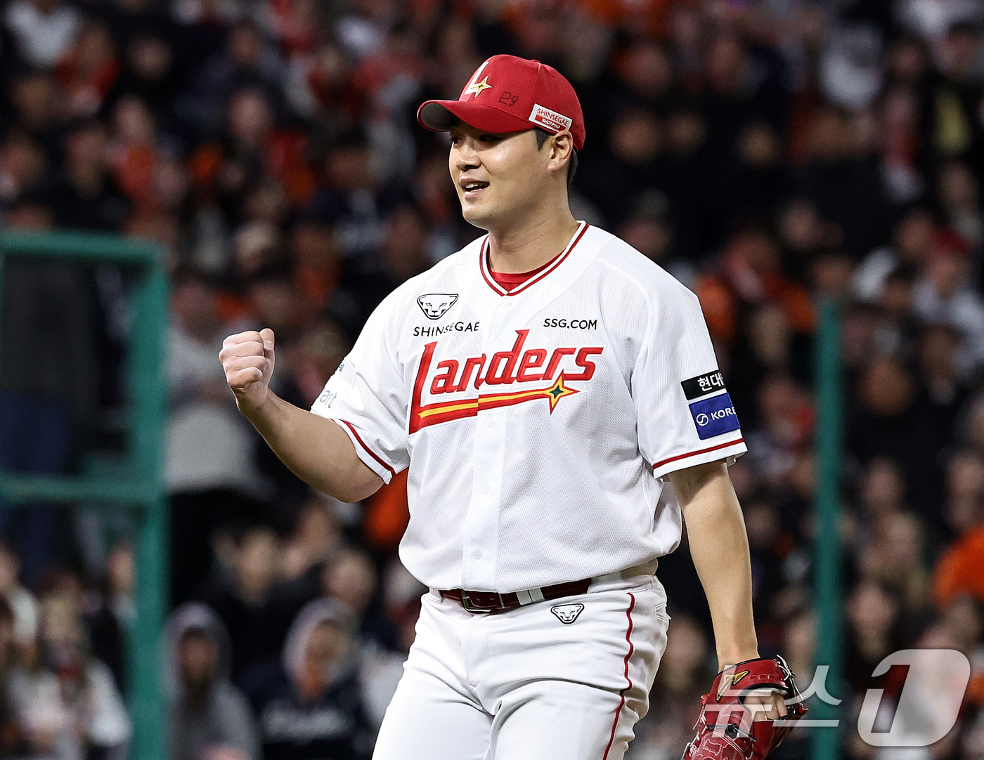 (인천=뉴스1) 구윤성 기자 = 7일 오후 인천 미추홀구 SSG랜더스필드에서 열린 프로야구 '2026 신한 SOL KBO리그' SSG 랜더스와 한화 이글스의 경기, SSG 전영준이 …