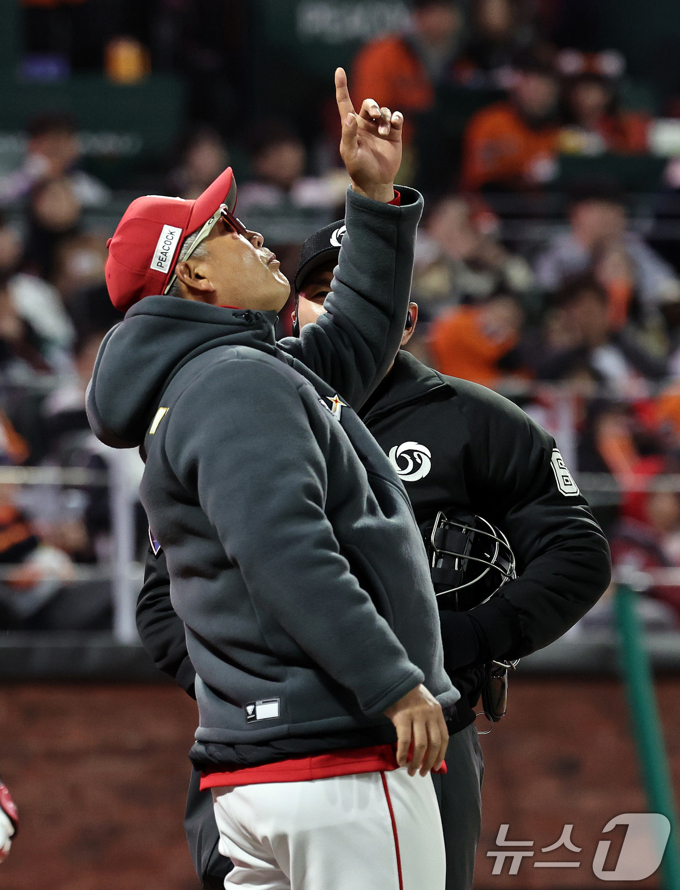 (인천=뉴스1) 구윤성 기자 = 7일 오후 인천 미추홀구 SSG랜더스필드에서 열린 프로야구 '2026 신한 SOL KBO리그' SSG 랜더스와 한화 이글스의 경기, 이숭용 SSG …