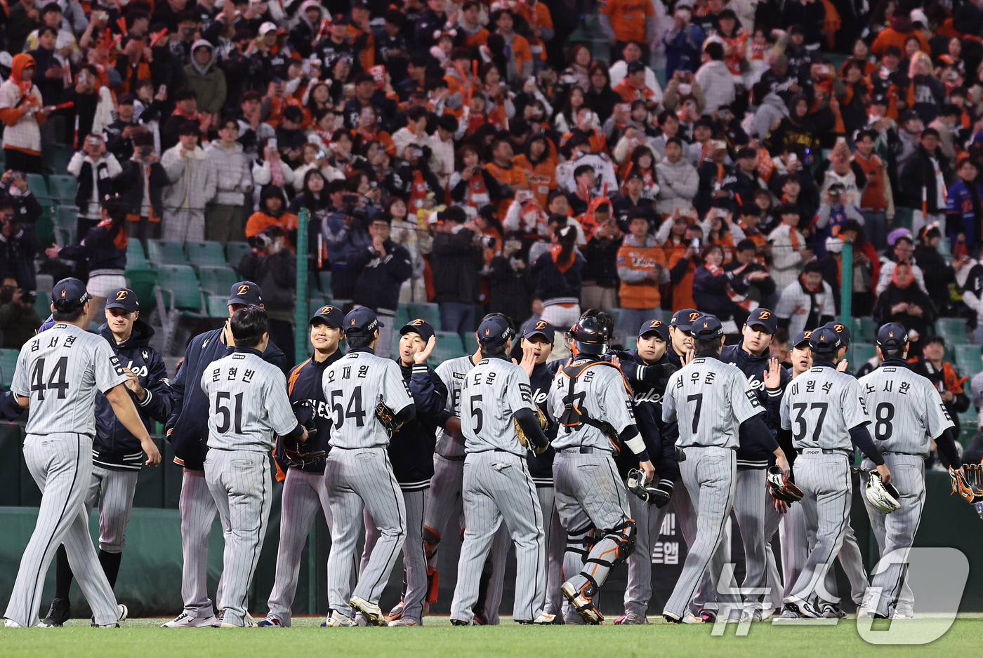 (인천=뉴스1) 구윤성 기자 = 7일 오후 인천 미추홀구 SSG랜더스필드에서 열린 프로야구 '2026 신한 SOL KBO리그' SSG 랜더스와 한화 이글스의 경기, 6대 2 승리를 …