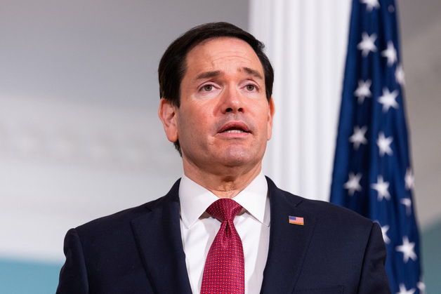 美국무 "이란과 협상 더 많은 소식 기대…호르무즈, 전세계 문제"