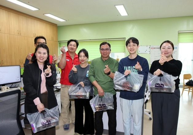 BBQ, 현장으로 간 치킨릴레이…사회복지사·아이들에 온기 전해