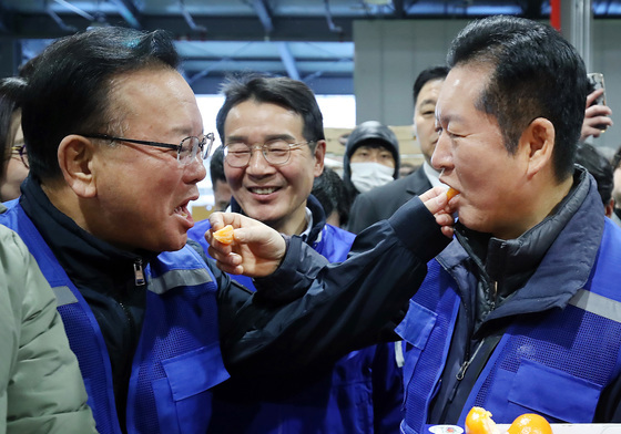 정청래 "김부겸은 제2 노무현·이재명"…종일 TK공략(종합)