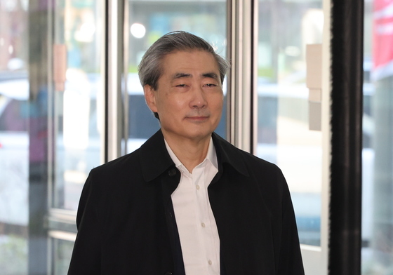 출근하는 신현송 한국은행 총재 후보자