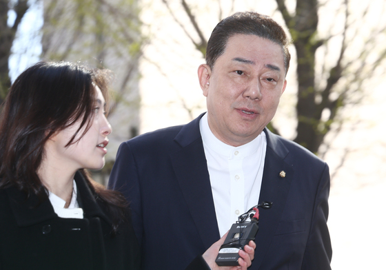 경찰, 김병기 차남 '맞춤채용' 의혹 빗썸 관계자 소환…'13개 의혹' 수사 막바지