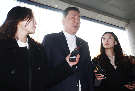 6차 소환조사 출석하는 김병기 의원