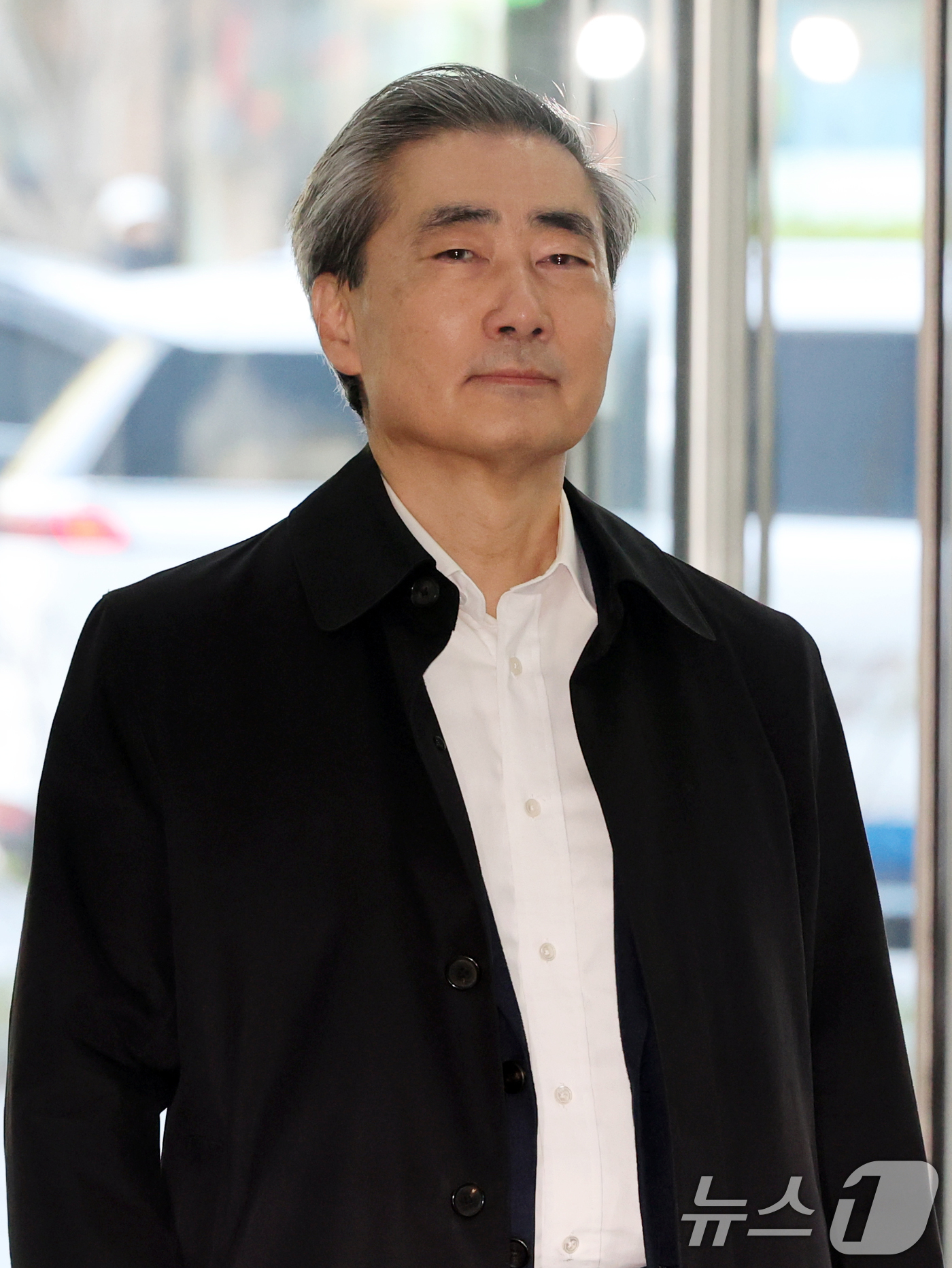 (서울=뉴스1) 황기선 기자 = 신현송 한국은행 총재 후보자가 8일 오전 서울시 중구 한화금융플라자에 마련된 청문회 준비 사무실로 출근하고 있다.  2026.4.8/뉴스1