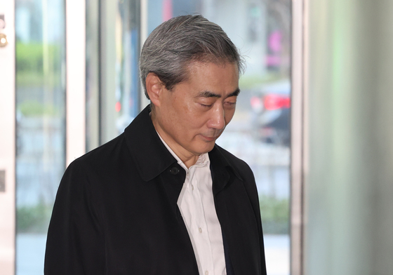 출근하는 신현송 한국은행 총재 후보자