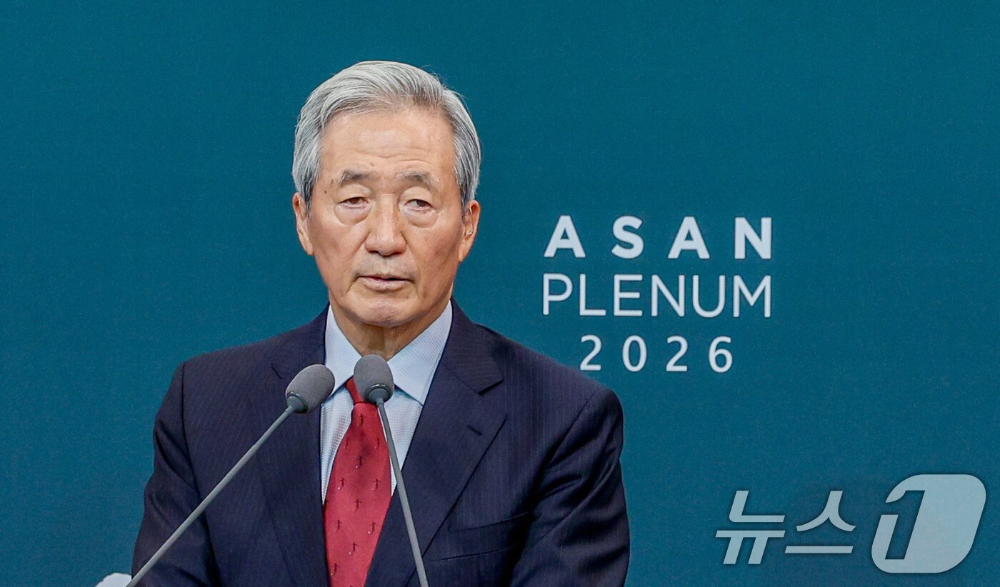 본문 이미지 - 정몽준 아산정책연구원 명예이사장이 8일 오전 서울 용산구 그랜드 하얏트에서 열린 아산 플래넘(Asan Plenum) 2026 개회식에 참석해 환영사를 하고 있다. 2026.4.8 ⓒ 뉴스1 안은나 기자