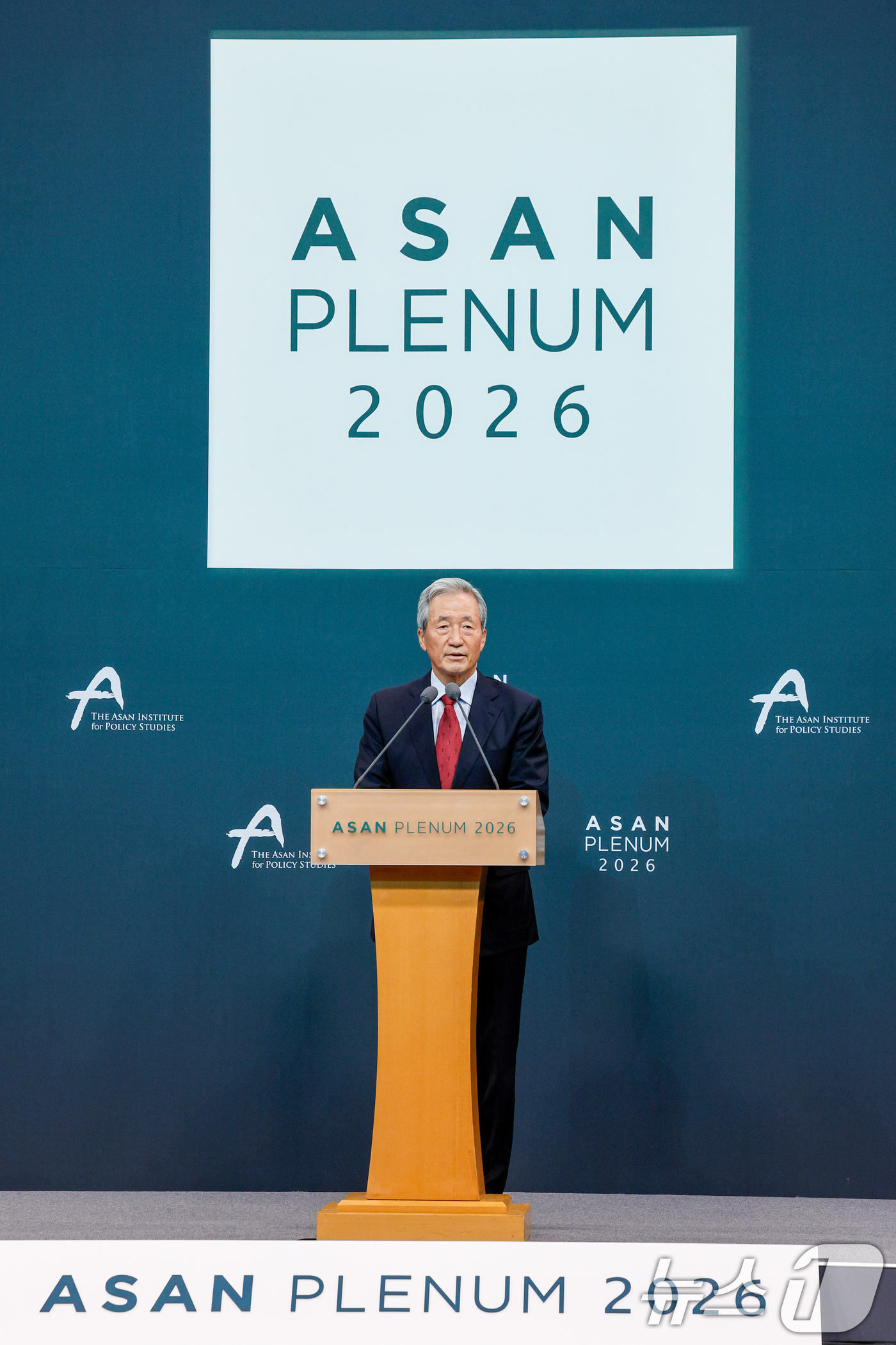 (서울=뉴스1) 안은나 기자 = 정몽준 아산정책연구원 명예이사장이 8일 오전 서울 용산구 그랜드 하얏트에서 열린 아산 플래넘(Asan Plenum) 2026 개회식에 참석해 환영사 …