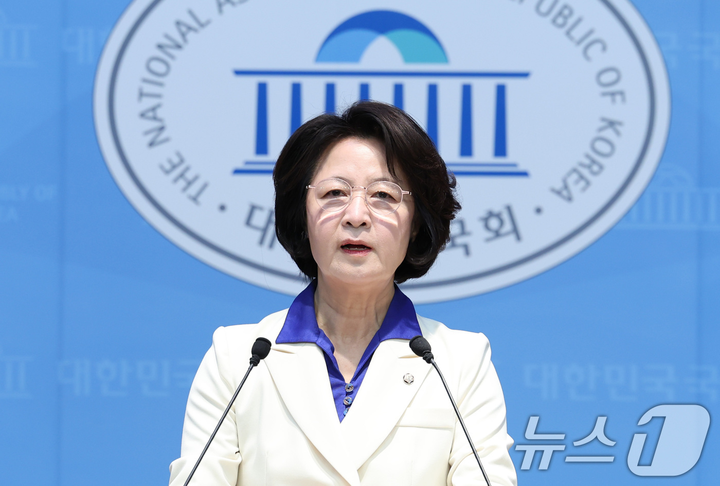 (서울=뉴스1) 신웅수 기자 = 더불어민주당 6·3 지방선거 경기도지사 후보로 확정된 추미애 의원이 8일 서울 여의도 국회 소통관에서 현안 기자회견을 하고 있다. 2026.4.8/ …