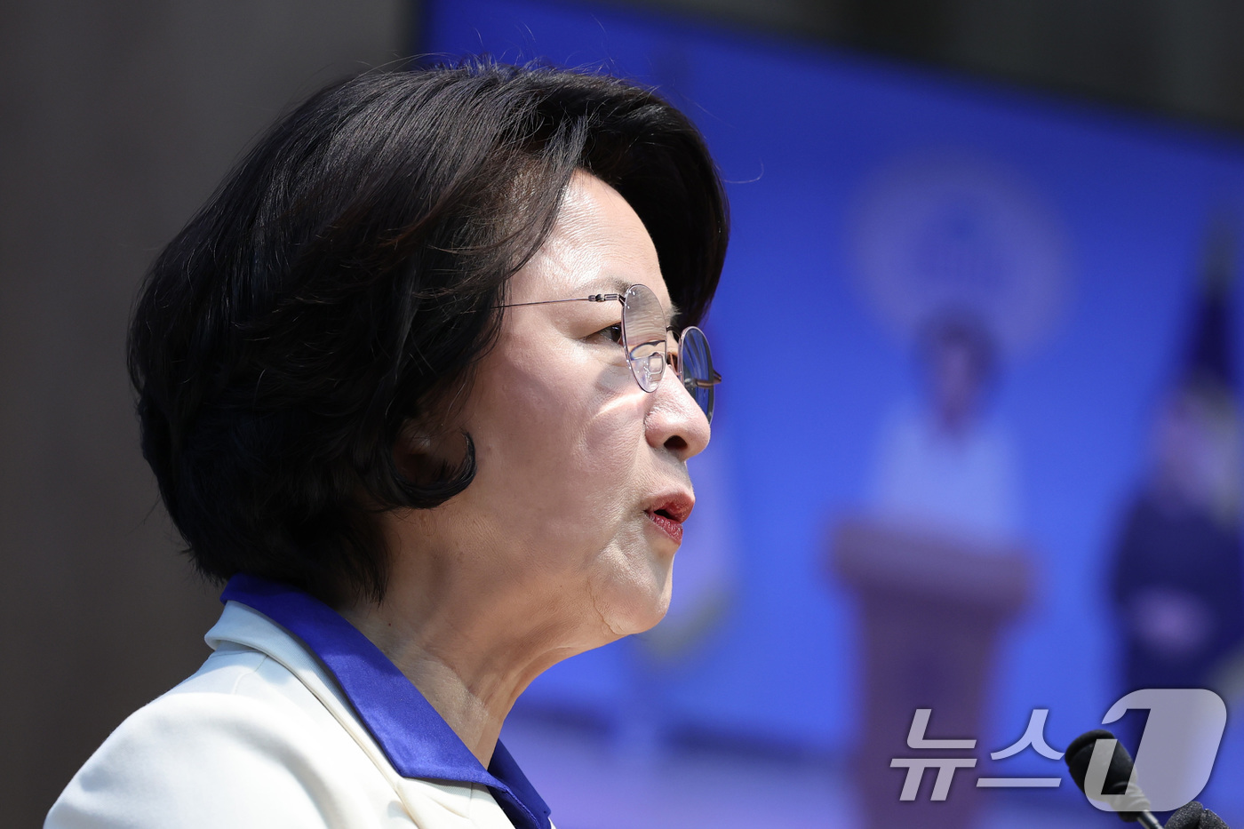 (서울=뉴스1) 신웅수 기자 = 더불어민주당 6·3 지방선거 경기도지사 후보로 확정된 추미애 의원이 8일 서울 여의도 국회 소통관에서 현안 기자회견을 하고 있다. 2026.4.8/ …