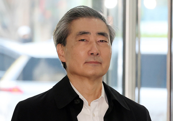 청문회 준비 사무실 출근하는 신현송 후보자