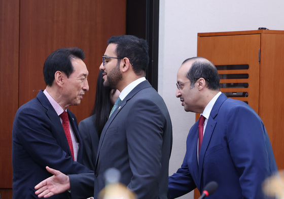 '원유 수급 문제 논의' 중동 대사 만나는 김석기