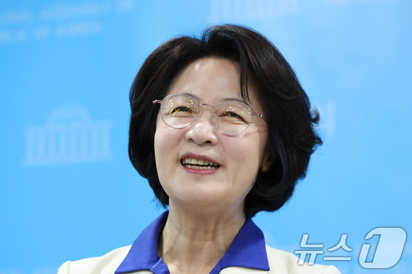 (서울=뉴스1) 신웅수 기자 = 더불어민주당 6·3 지방선거 경기도지사 후보로 확정된 추미애 의원이 8일 서울 여의도 국회 소통관에서 현안 기자회견을 하고 있다. 2026.4.8/ …