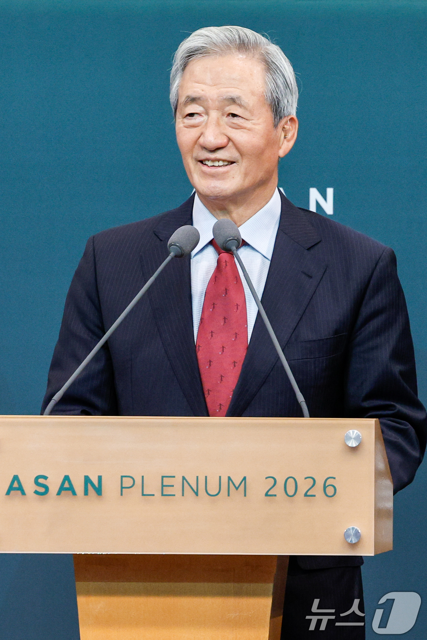 (서울=뉴스1) 안은나 기자 = 정몽준 아산정책연구원 명예이사장이 8일 오전 서울 용산구 그랜드 하얏트에서 열린 아산 플래넘(Asan Plenum) 2026 개회식에 참석해 환영사 …