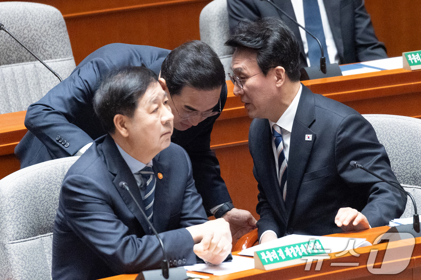 (서울=뉴스1) 이승배 기자 = 8일 서울 여의도 국회에서 열린 제434회국회(임시회) 예산결산특별위원회 제2차 전체회의에서 김민석 국무총리, 박홍근 기획예산처 장관, 구윤철 부총 …