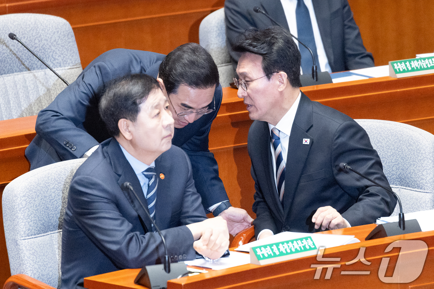 (서울=뉴스1) 이승배 기자 = 8일 서울 여의도 국회에서 열린 제434회국회(임시회) 예산결산특별위원회 제2차 전체회의에서 김민석 국무총리, 박홍근 기획예산처 장관, 구윤철 부총 …