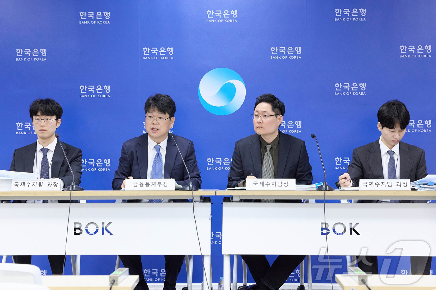 (서울=뉴스1) = 유성욱 한국은행 경제통계1국 금융통계부장이 8일 오전 서울 중구 한국은행에서 열린 2026년 2월 국제수지(잠정) 기자설명회에서 발언하고 있다. (한국은행 제공 …