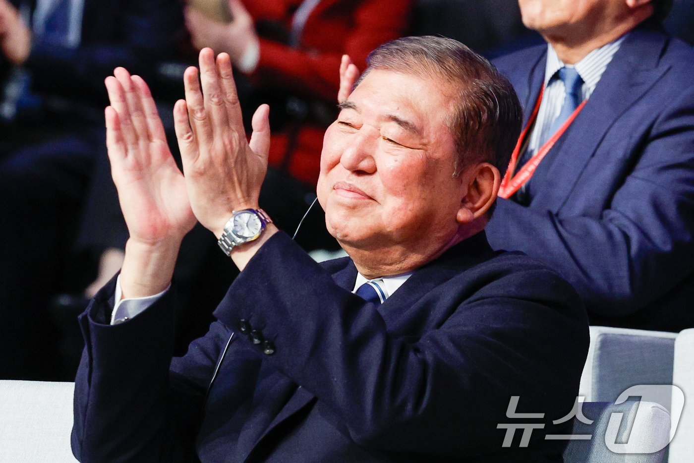 (서울=뉴스1) 안은나 기자 = 이시바 시게루 전 일본 총리가 8일 오전 서울 용산구 그랜드 하얏트에서 열린 아산 플래넘(Asan Plenum) 2026 개회식에 참석해 영상을 시 …