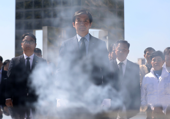 조국 대표 참배