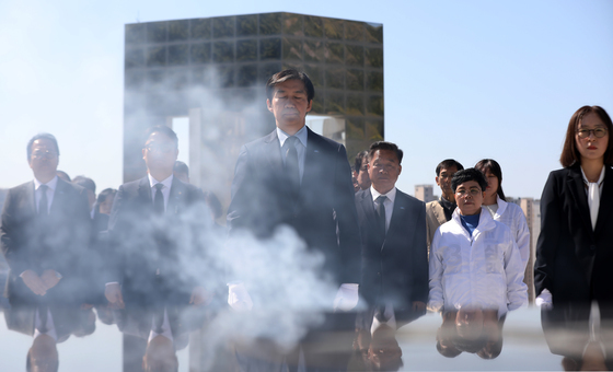 조국 대표, 국립3·15민주묘지 참배