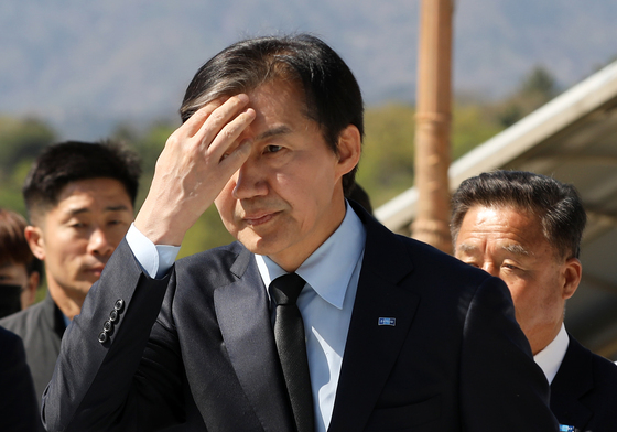 국립3·15민주묘지 참배 마친 조국