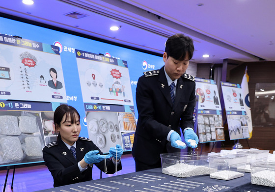 이것이 압수된 은 밀수품