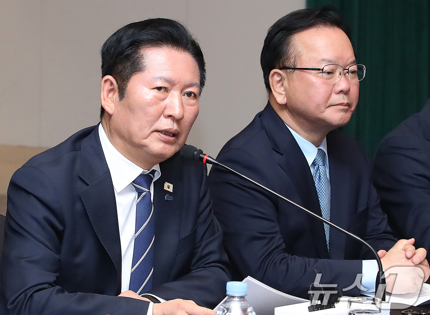 (대구=뉴스1) 공정식 기자 = 정청래 더불어민주당 대표가 8일 오전 대구 북구 인터불고 엑스코 호텔에서 열린 현장최고위원회의에서 모두발언을 하고 있다. 2026.4.8/뉴스1